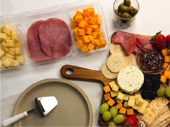 plastic-container-for-charcuterie